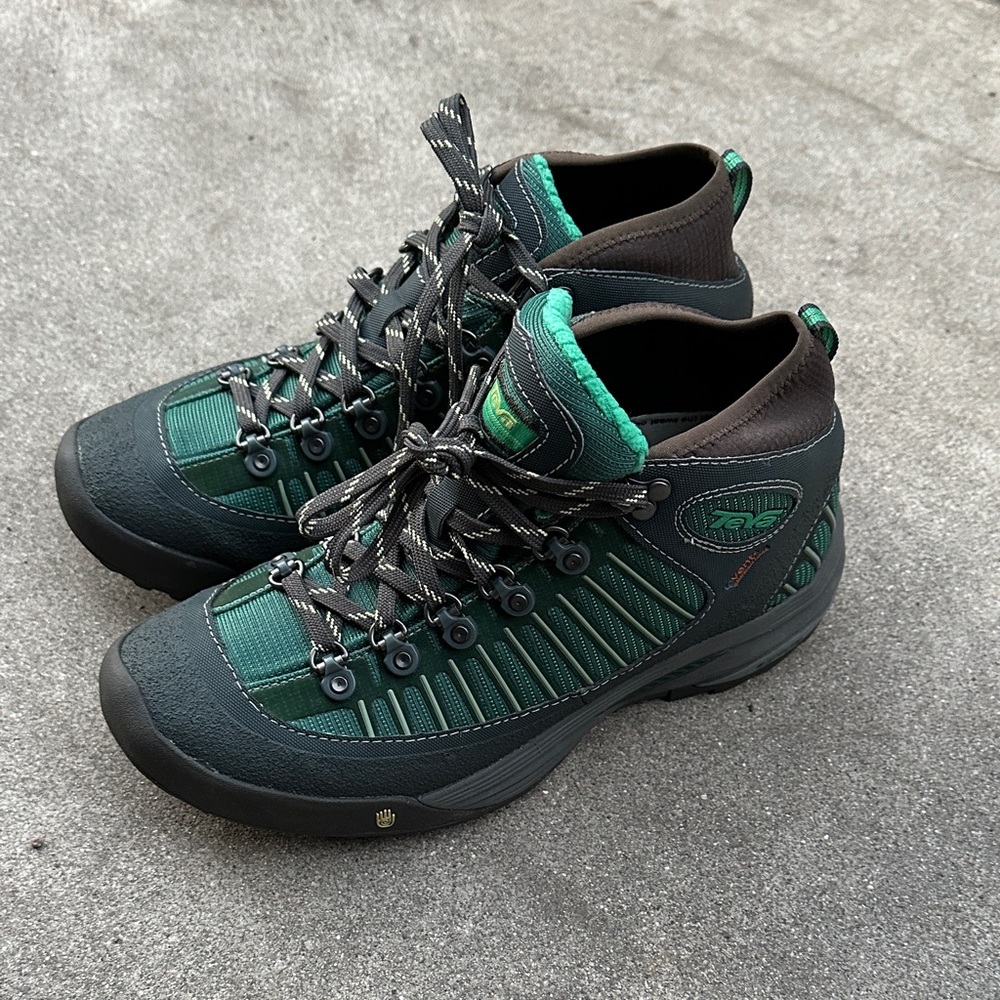 TEVA | Women’s 8 Green Mid Cut Event Waterproof Hiking Boots
